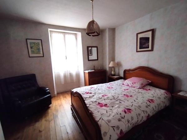 Maison de ville avec garage et jardin à quelques pas du centre ville