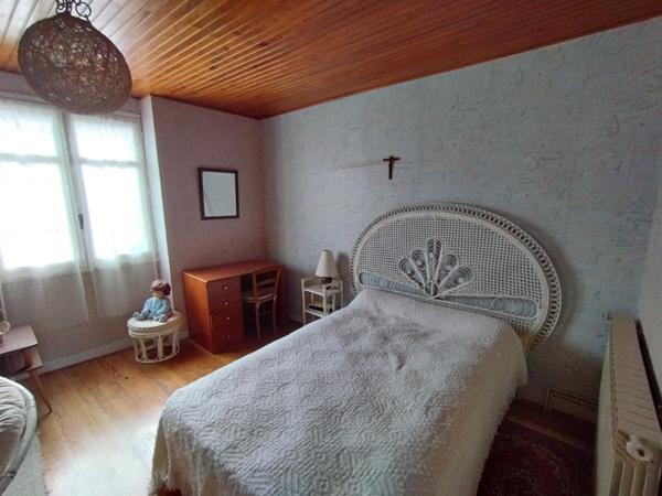 Maison de ville avec garage et jardin à quelques pas du centre ville