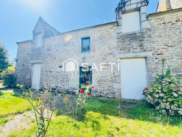 Véritable longère familiale au coeur du bourg de Berric