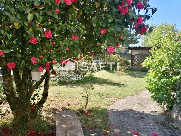 Véritable longère familiale au coeur du bourg de Berric