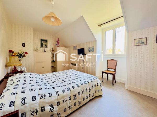 Véritable longère familiale au coeur du bourg de Berric