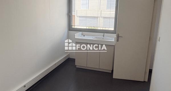 Location Local commercial 4 pièces 72 m² - Avignon 84000