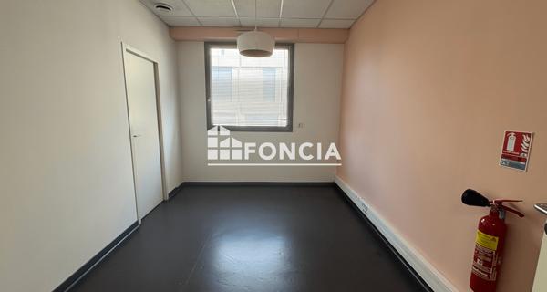 Location Local commercial 4 pièces 72 m² - Avignon 84000