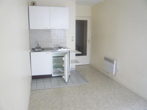 ST CLEMENT STUDIO A LOUER -18.95m²,