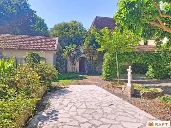 Authentique Béarnaise 213M2 avec dépendances et jardin à l’anglaise