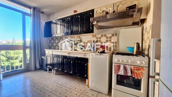 Vue dégagée et cadre verdoyant dans résidence sécurisée