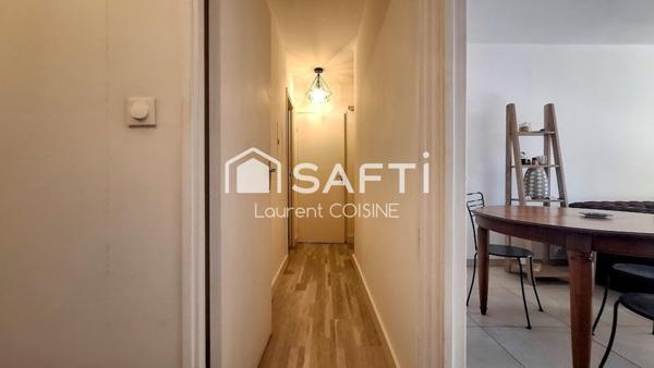 Vue dégagée et cadre verdoyant dans résidence sécurisée