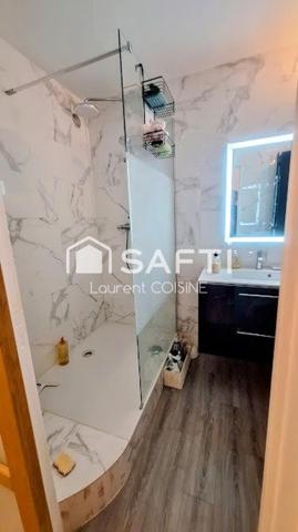 Vue dégagée et cadre verdoyant dans résidence sécurisée