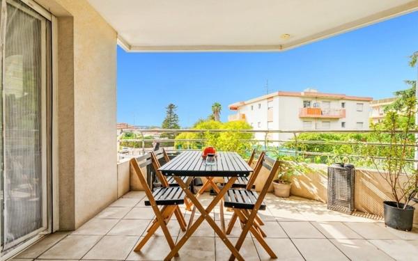 Appartement à vendre    3 pièces •  Saint-Laurent-du-Var