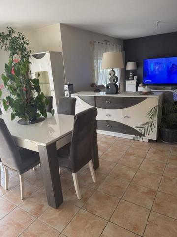 THEIX NOYALO Maison 4 pièces 94 m²