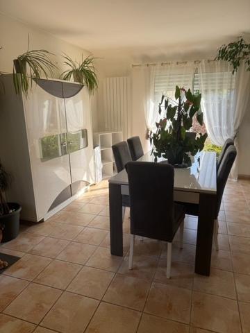 THEIX NOYALO Maison 4 pièces 94 m²
