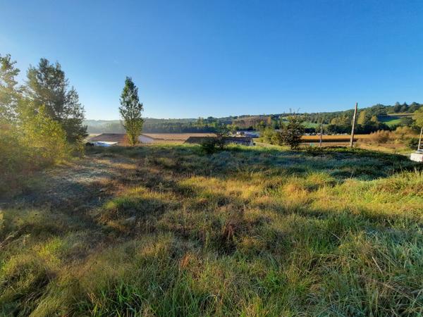 Terrain à batir sur la commune de Monclar De Quercy !