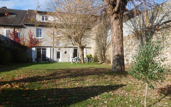 Maison à vendre    7 pièces • 247 m2 Saint-Yrieix-la-Perche