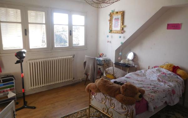 Maison à vendre    7 pièces • 247 m2 Saint-Yrieix-la-Perche