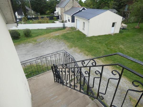 Maison dans un parc avec étang