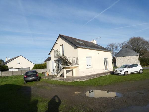 Maison dans un parc avec étang