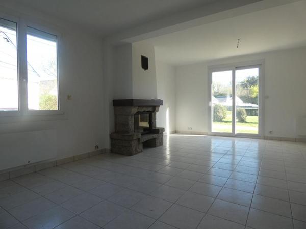 Maison dans un parc avec étang