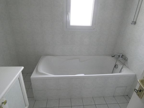 Maison dans un parc avec étang