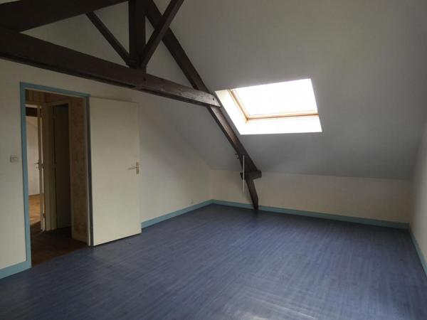 Maison dans un parc avec étang