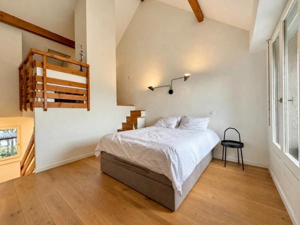 Talloires (74) – T2 bis meublé de 42 m² en triplex, deux balcons vue lac