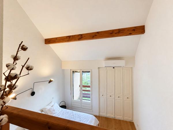 Talloires (74) – T2 bis meublé de 42 m² en triplex, deux balcons vue lac