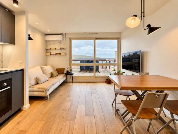 Talloires (74) – T2 bis meublé de 42 m² en triplex, deux balcons vue lac