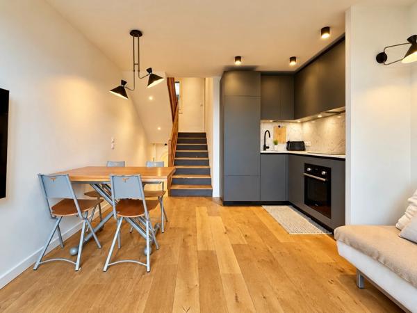 Talloires (74) – T2 bis meublé de 42 m² en triplex, deux balcons vue lac