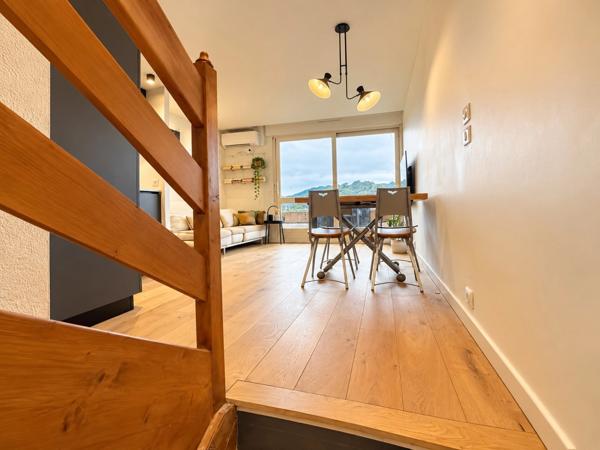 Talloires (74) – T2 bis meublé de 42 m² en triplex, deux balcons vue lac