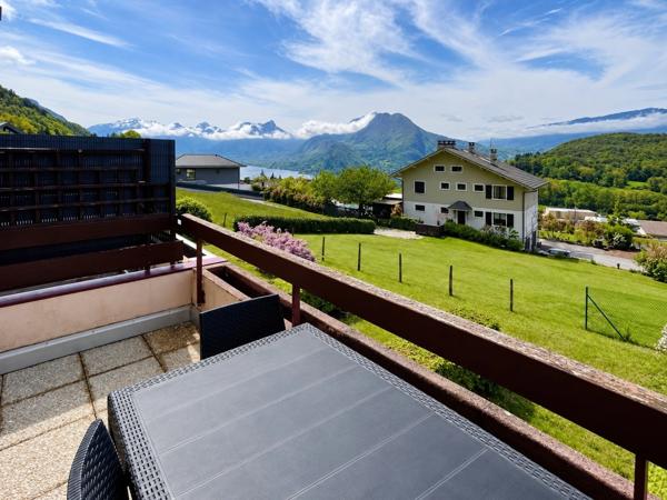 Talloires (74) – T2 bis meublé de 42 m² en triplex, deux balcons vue lac