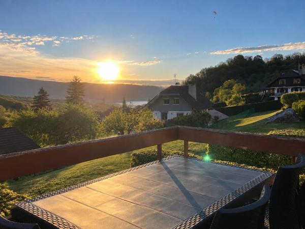 Talloires (74) – T2 bis meublé de 42 m² en triplex, deux balcons vue lac