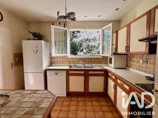 Maison à vendre 7 pièces 160 m² Le Mesnil-le-Roi