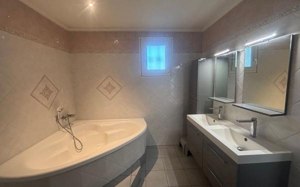 Maison à vendre    5 pièces • 176 m2 Trévoux