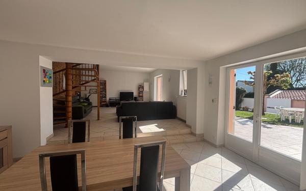 Maison à vendre    5 pièces • 176 m2 Trévoux