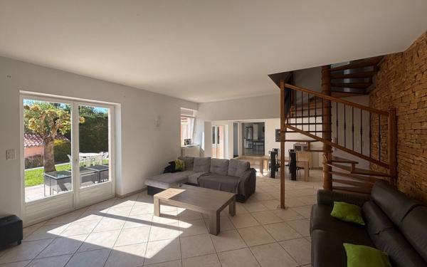 Maison à vendre    5 pièces • 176 m2 Trévoux