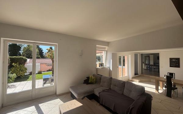 Maison à vendre    5 pièces • 176 m2 Trévoux