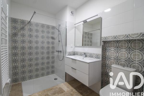 Location appartement 3 pièces 62 m² Montaren-et-Saint-Médiers