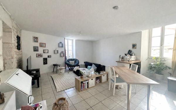 Appartement à vendre    2 pièces • 70 m2 Saintes