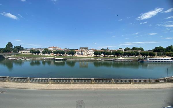 Appartement à vendre    2 pièces • 70 m2 Saintes