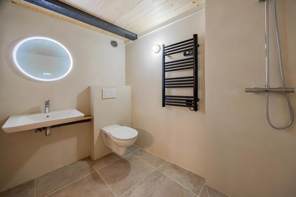 Local commercial en vente Paris proche République avec mezzanines rénovées