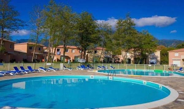 T2 avec terrasse, jardin et piscine à 8min plage