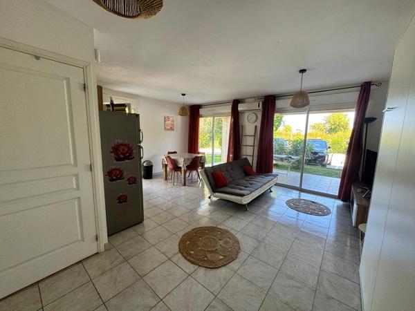 T2 avec terrasse, jardin et piscine à 8min plage