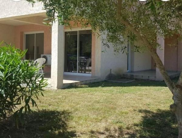 T2 avec terrasse, jardin et piscine à 8min plage