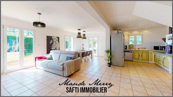 Villa - 4 chambres -piscine-double garage -2100m2