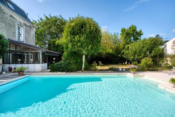 Propriété Singulière en plein coeur de La Genette