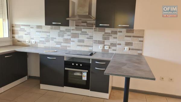 A vendre joli appartement de type F2 d'environ 52 m² avec grande varangue et jardinet