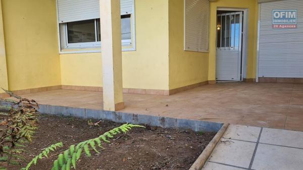 A vendre joli appartement de type F2 d'environ 52 m² avec grande varangue et jardinet