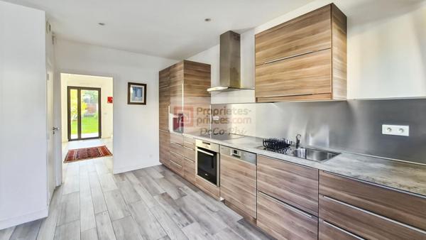 Maison  5 pièces  TBE  dpe A  calme 112 m2 (166m2 au sol)