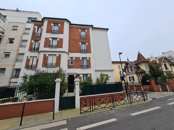 Appartement
                                                                                                                                                                                                                                                                                                                        2 pièce(s)                                                                                                                                                                                                          1 chambre(s)                                                                                                                                                                                                          31  m²