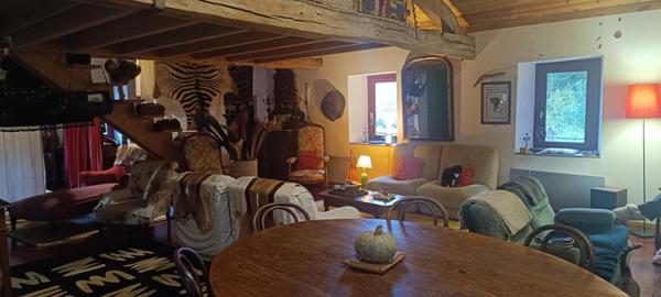 Maison traditionnelle sur 3 niveaux de 270m2