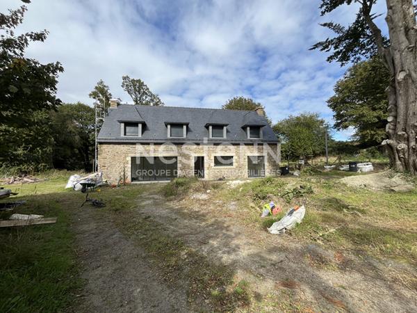 Longère de 172 m², 5 chambres sur environ 8600 m² de terrain en campagne d'Elven.